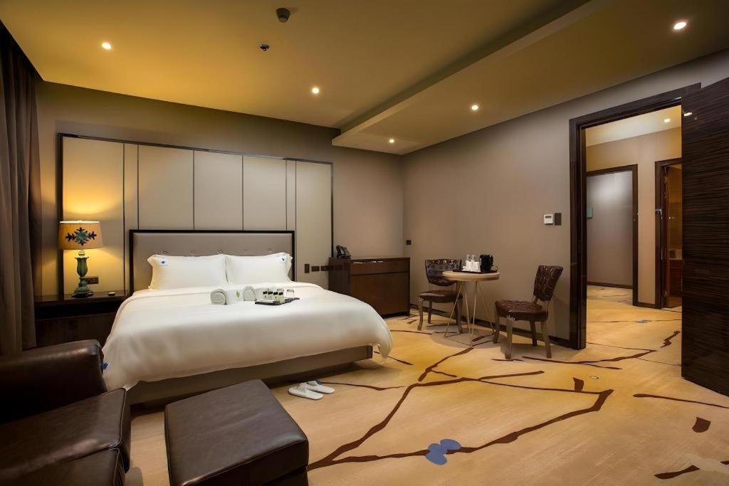 Lotus Blu Hotel Легаспи Экстерьер фото